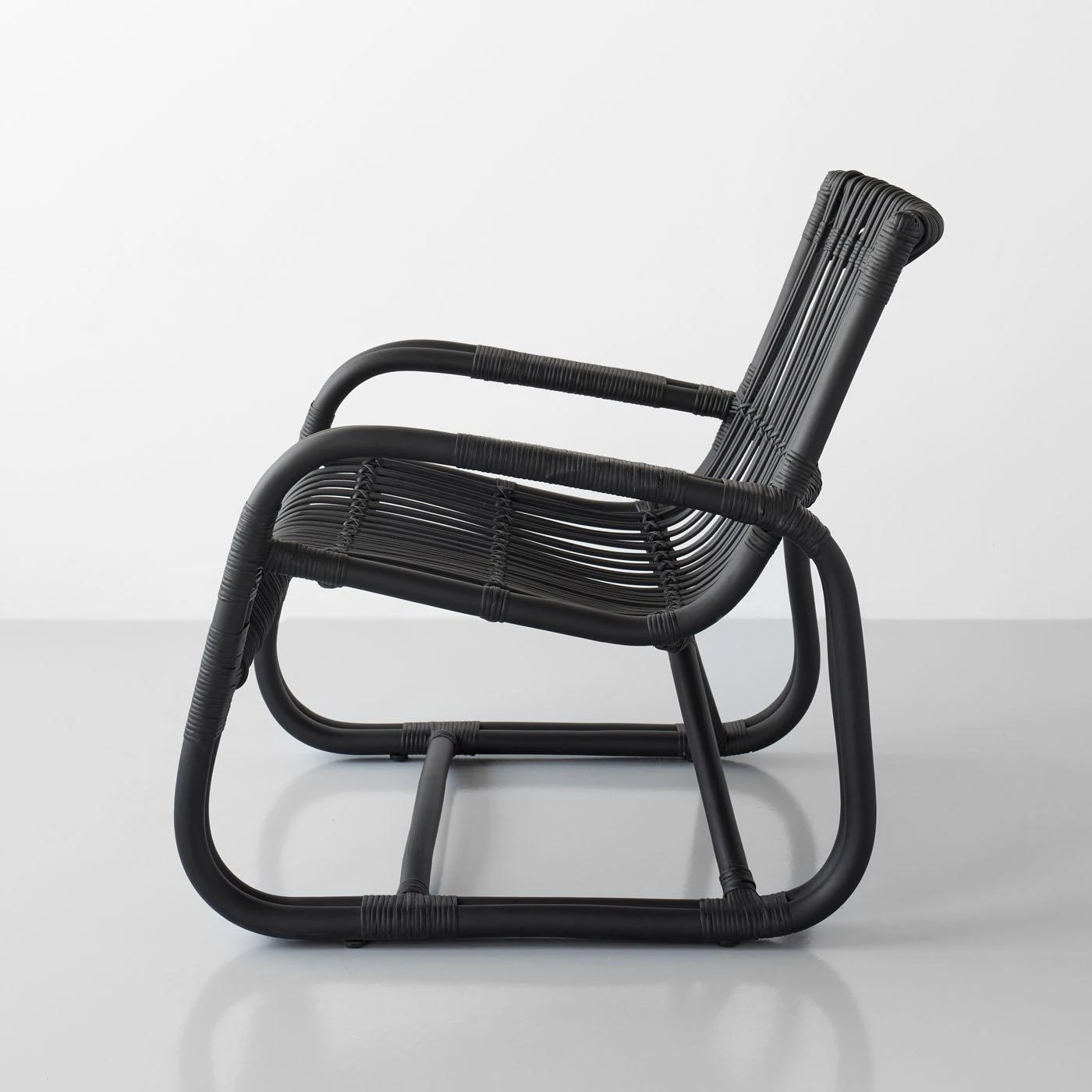 Curve Black Lounge Chair - Image 3