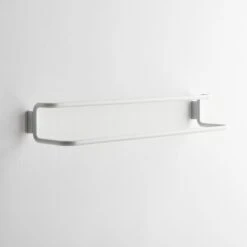 Modo White Twin Towel Rack