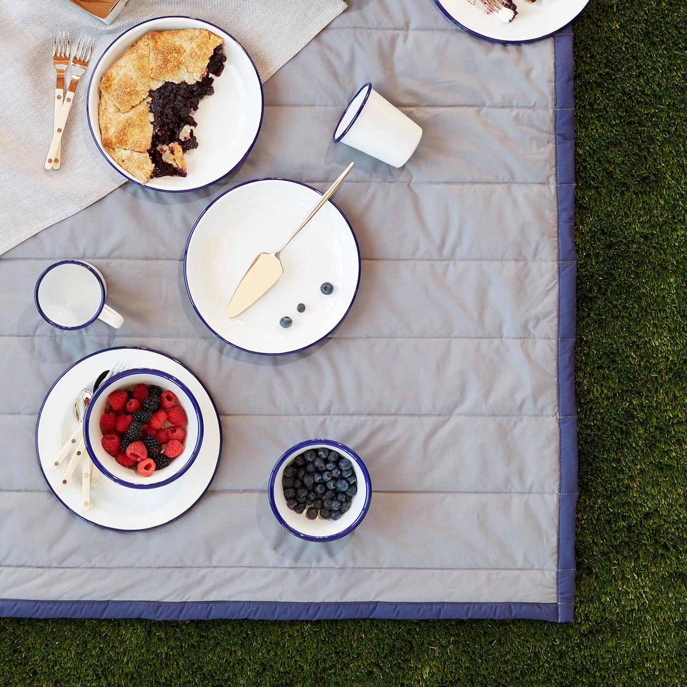 Falcon White Enamelware Deep Plates Set Of 4 - Image 10