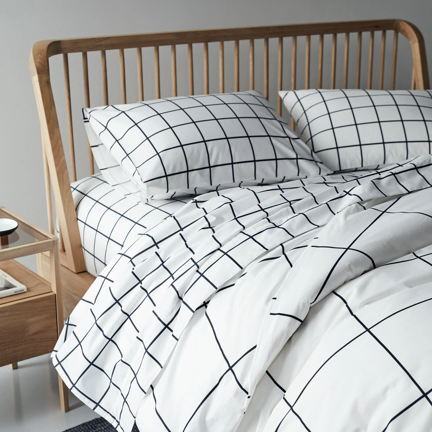 Grid Black Pillowcase Set - Image 9