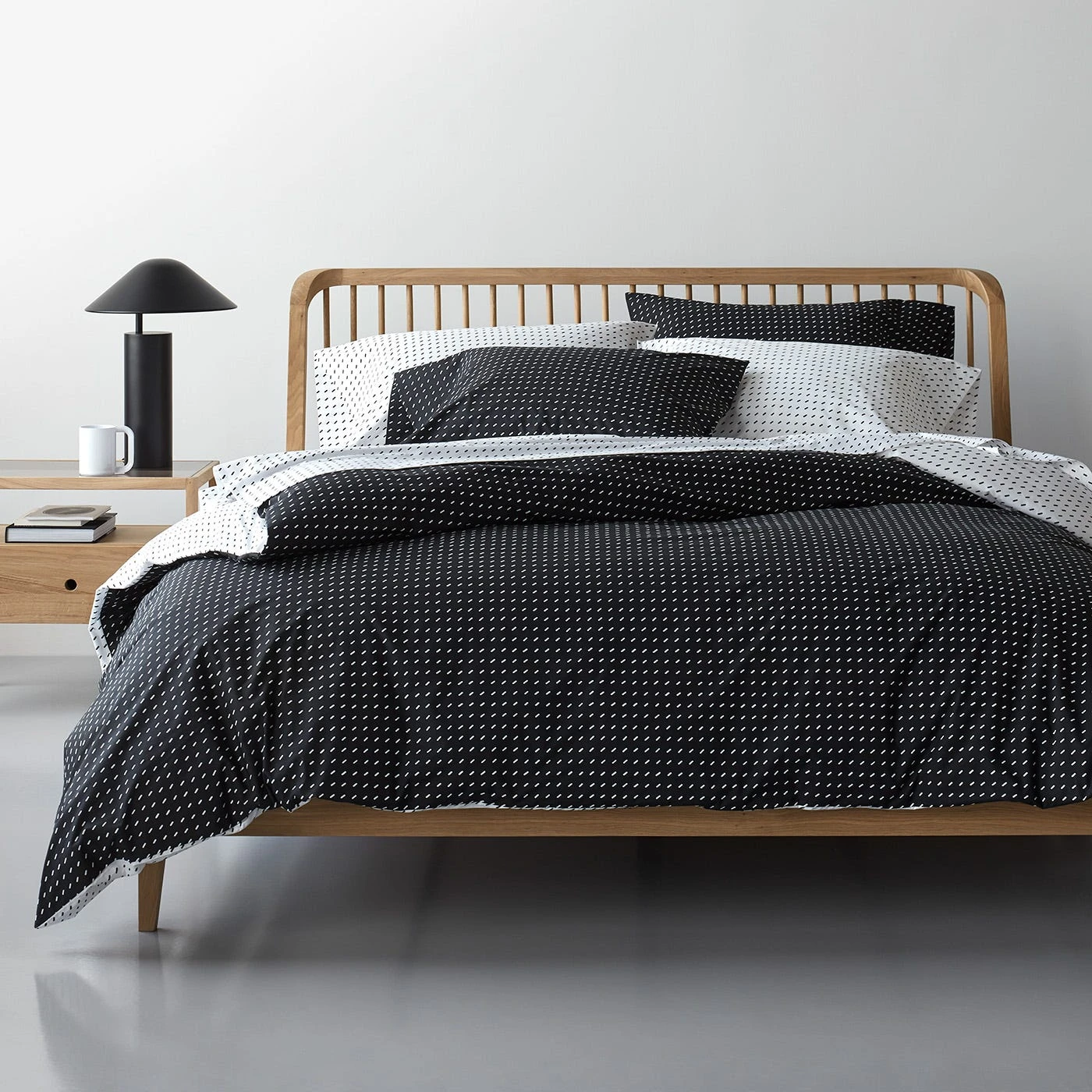 Damo Black Table Lamp - Image 9