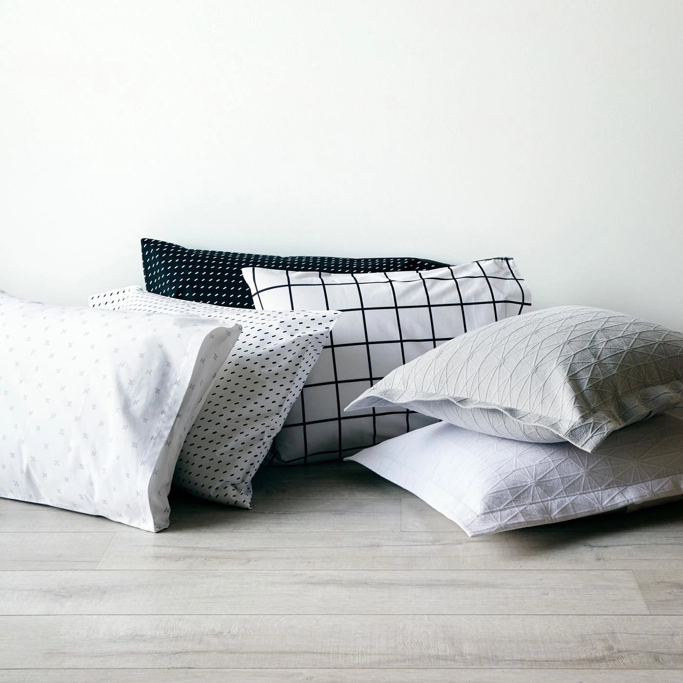 Stitch White + Black Pillowcase Set - Image 4