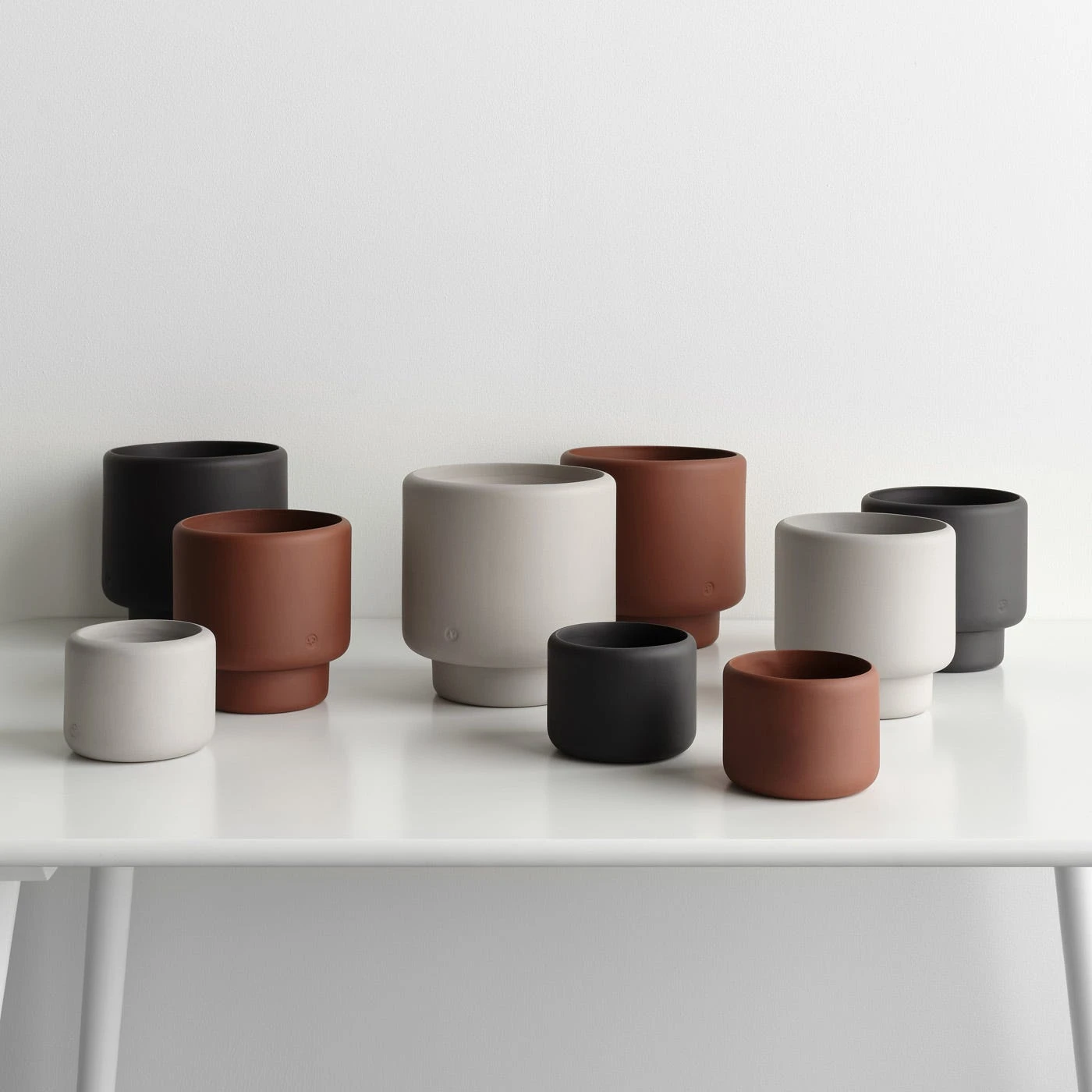 Botany Black Medium Planter - Image 8