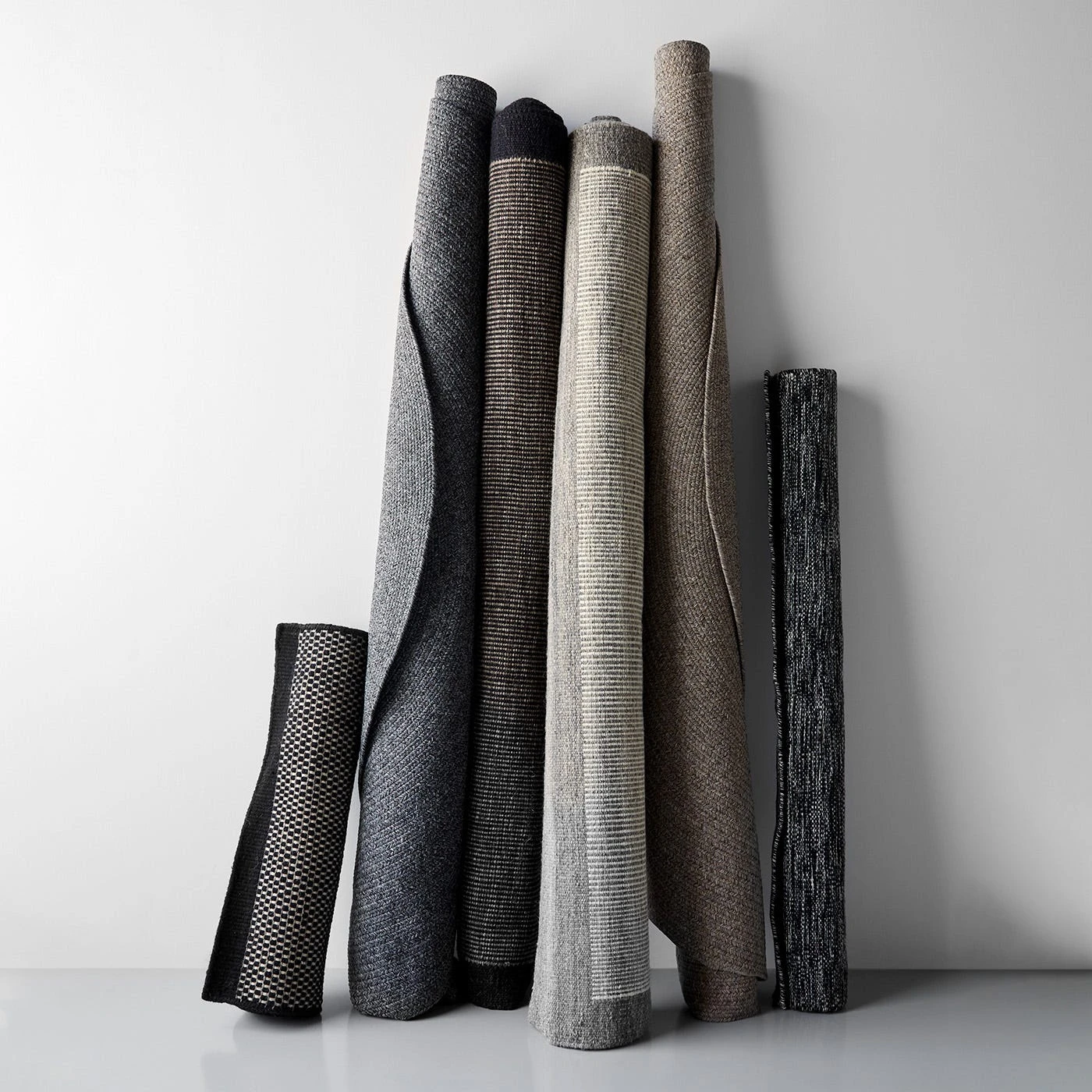 Tate Graphite Braided Round Rug 7'6" - Image 13