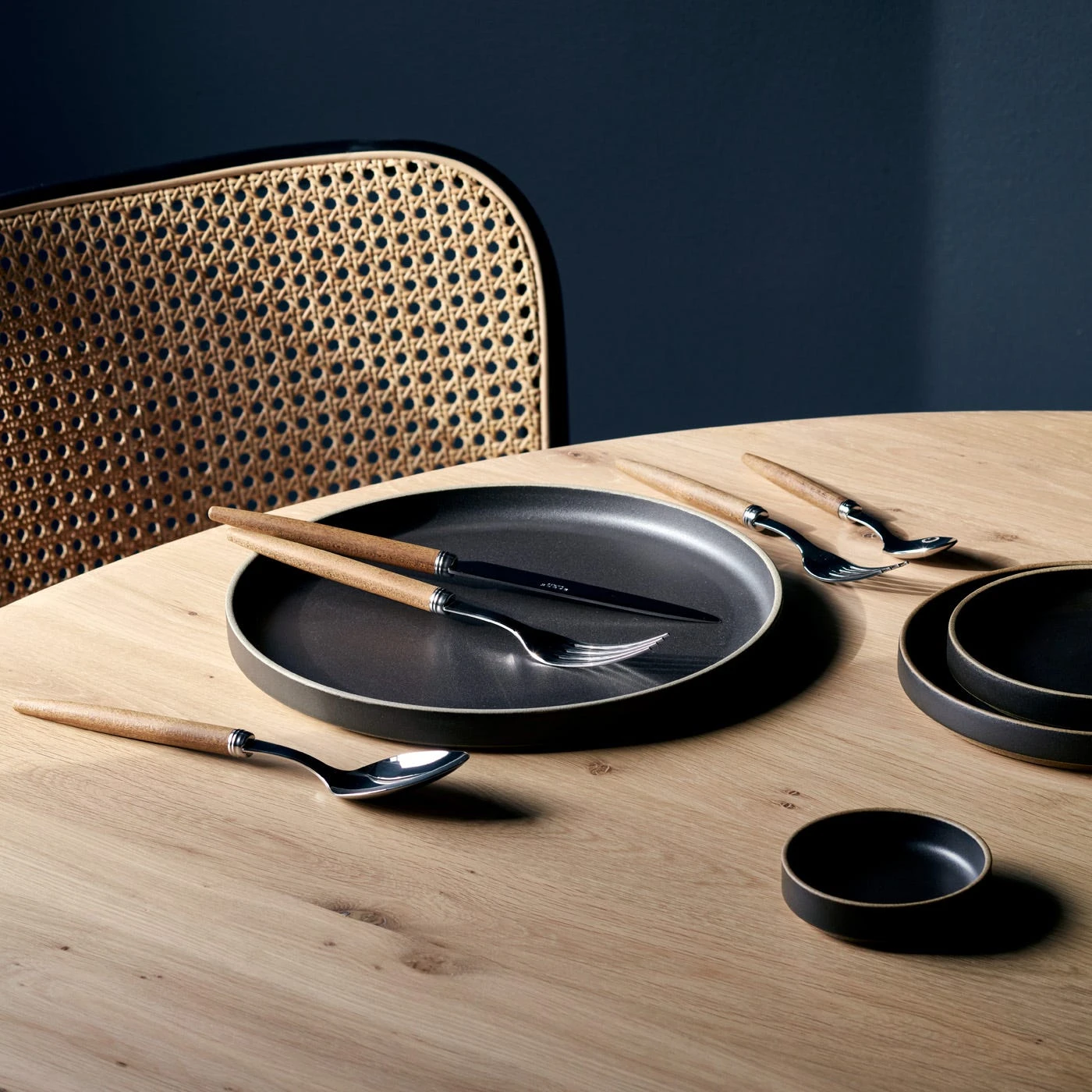 Jonc Dark 5pc Flatware Set - Image 10