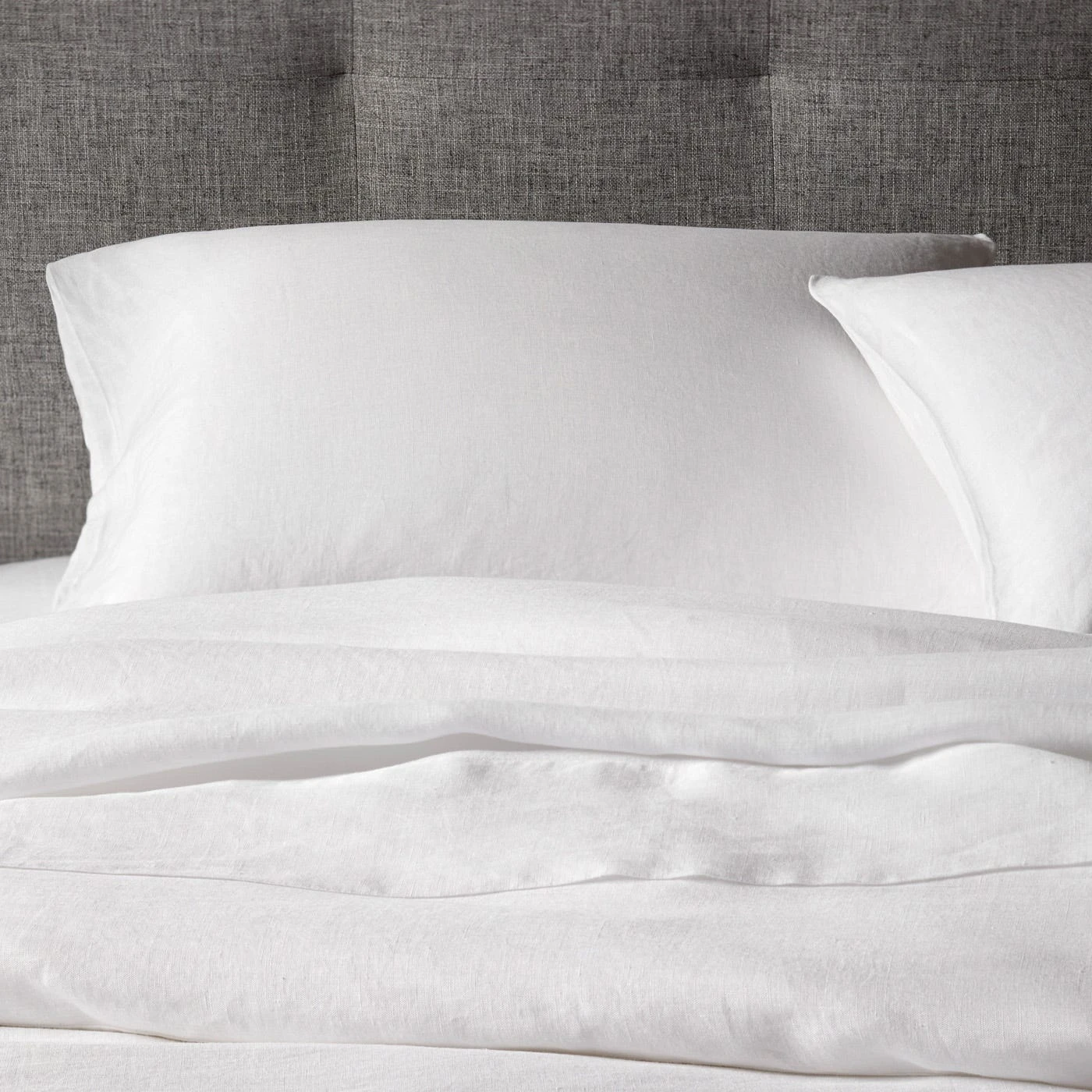 White Linen Pillowcase Set - Image 2